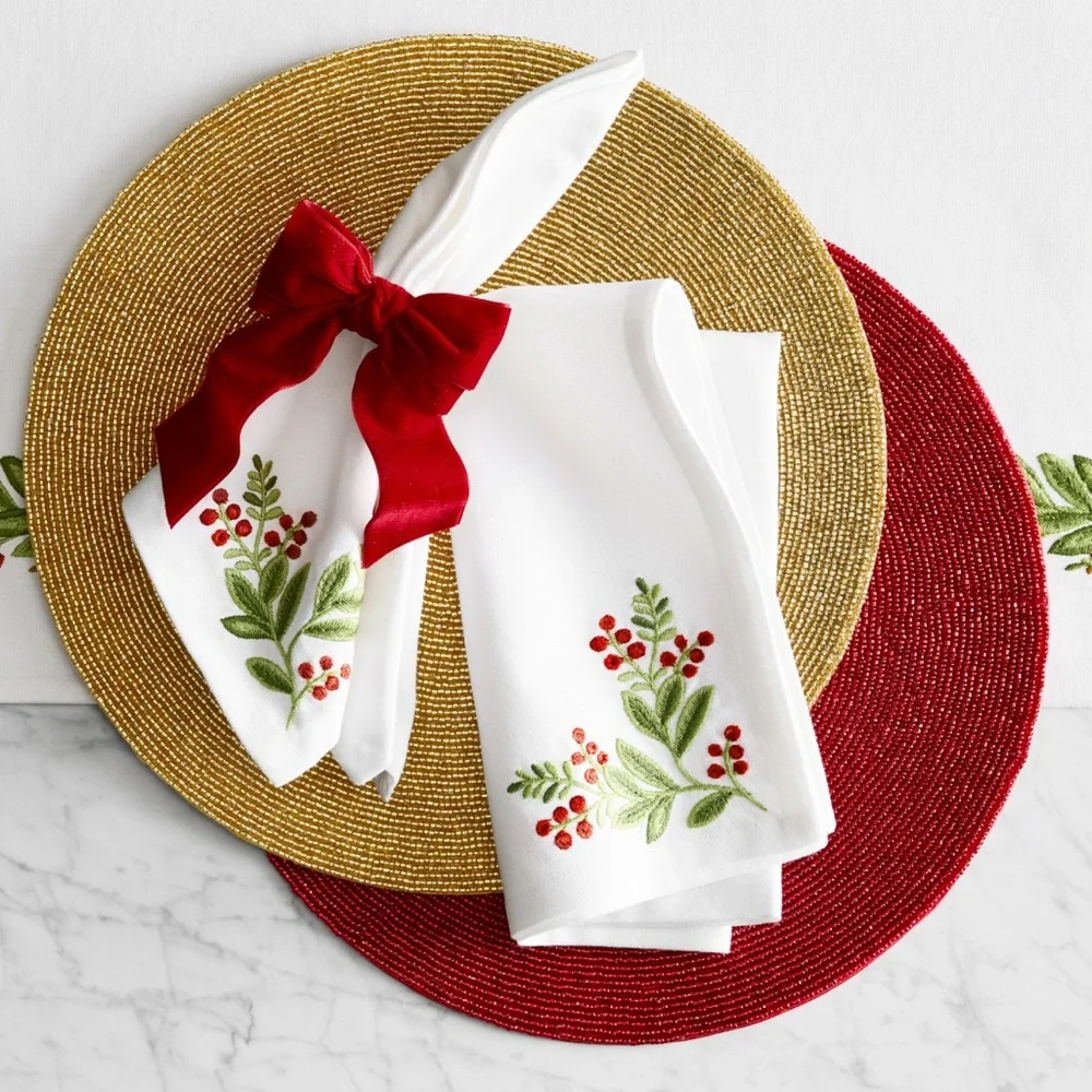 Williams Sonoma Noel Garland Embroidered Cloth Napkins Set - Holiday Christmas